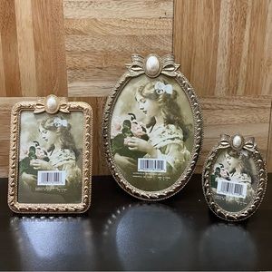 Vintage Dayton Hudson Corp Gold-tone Ornate Faux Pearl Bow Photo Picture Frame